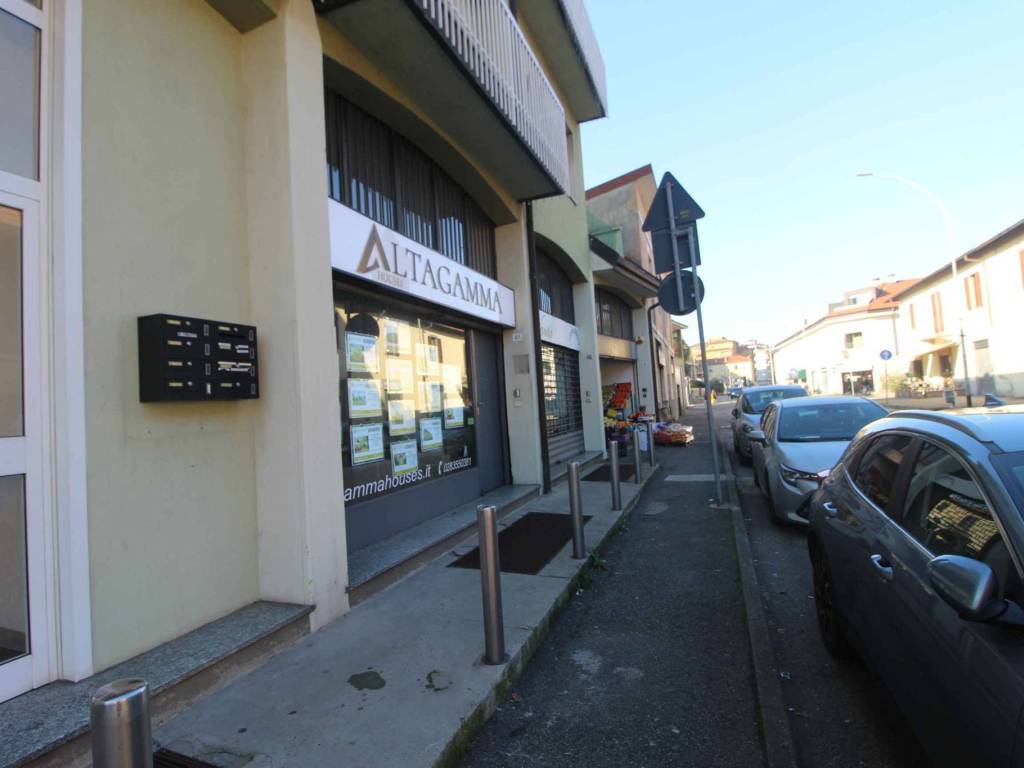 negozio in vendita ad Abbiategrasso