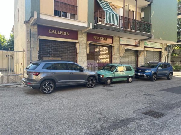locale commerciale in vendita ad Abbiategrasso