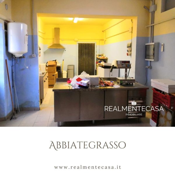 negozio in vendita ad Abbiategrasso