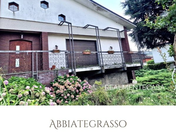 casa indipendente in vendita ad Abbiategrasso