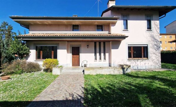 casa indipendente in vendita ad Abbiategrasso