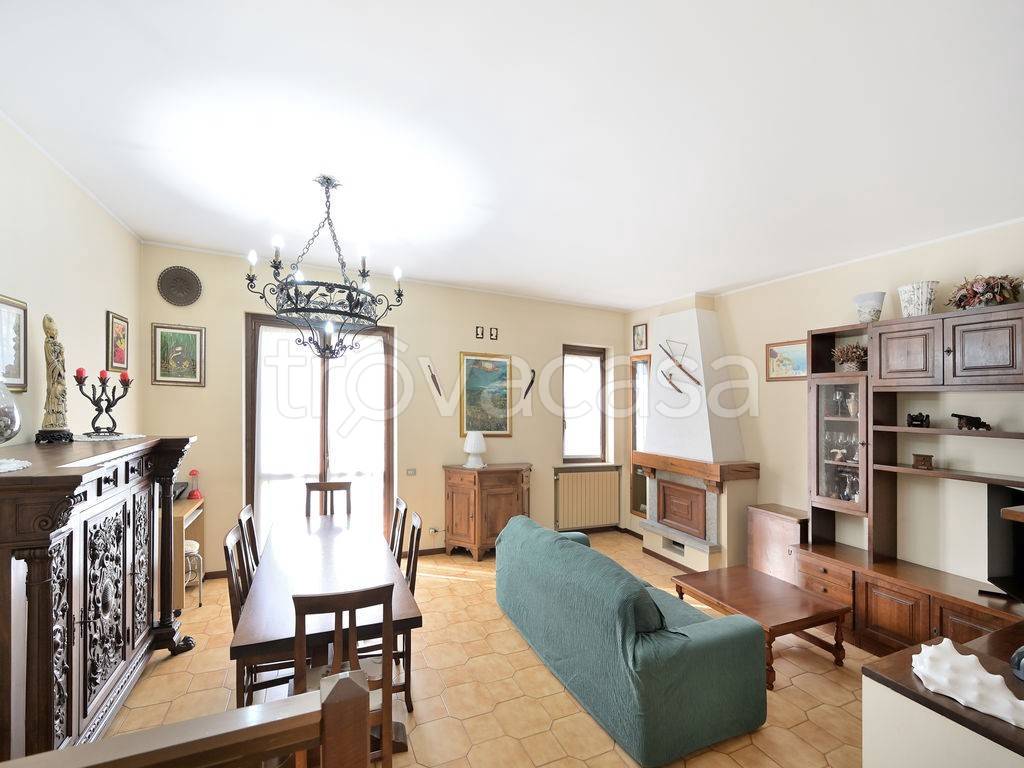 casa indipendente in vendita ad Abbiategrasso