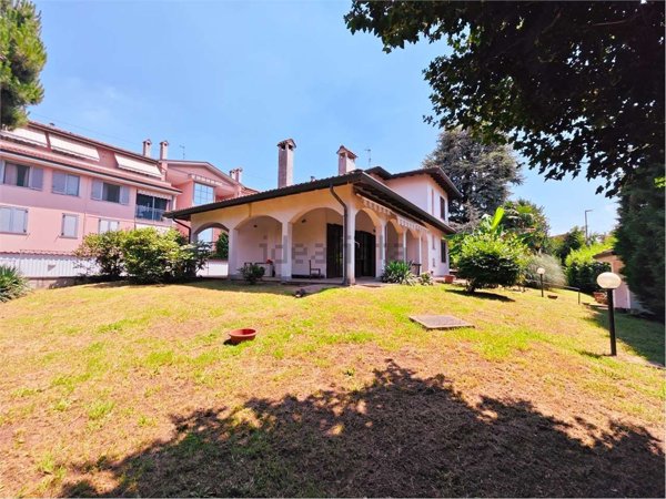 casa indipendente in vendita ad Abbiategrasso