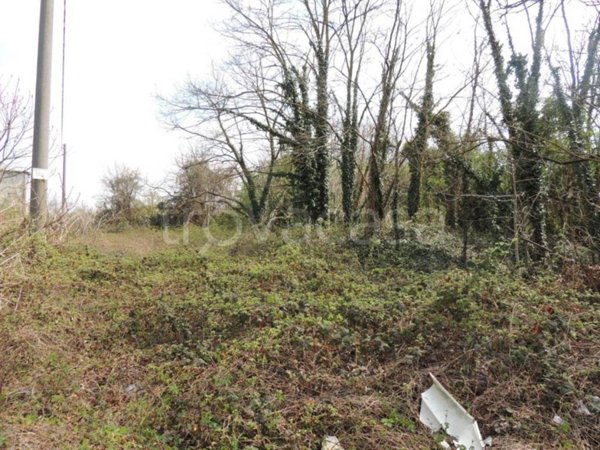terreno agricolo in vendita ad Abbiategrasso in zona Mendosio