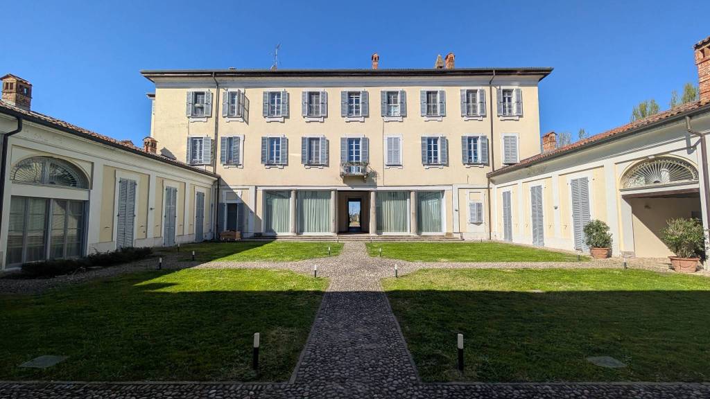 casa indipendente in vendita ad Abbiategrasso