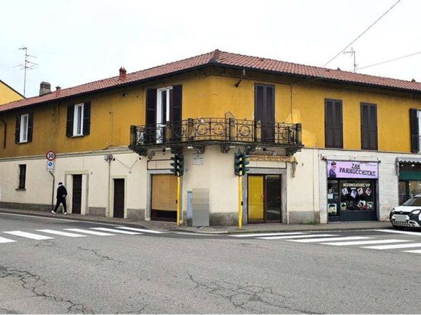 negozio in vendita ad Abbiategrasso