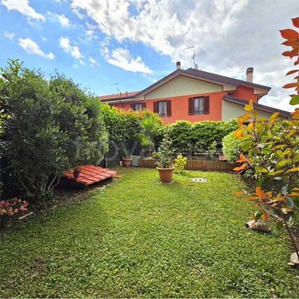 appartamento in vendita ad Abbiategrasso in zona Castelletto