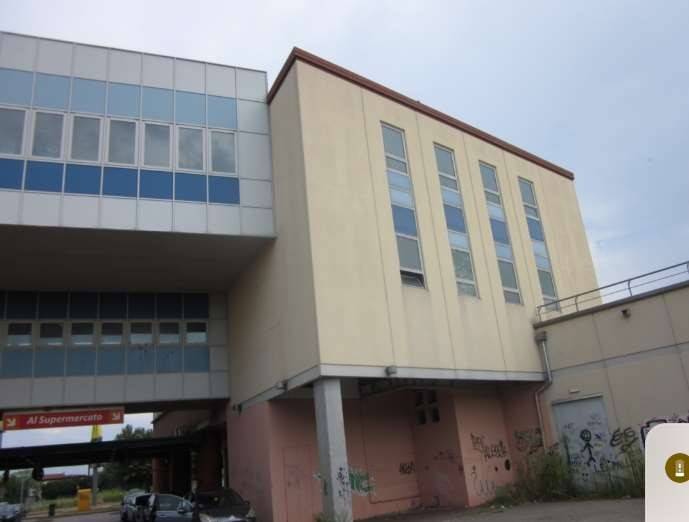negozio in vendita ad Abbiategrasso