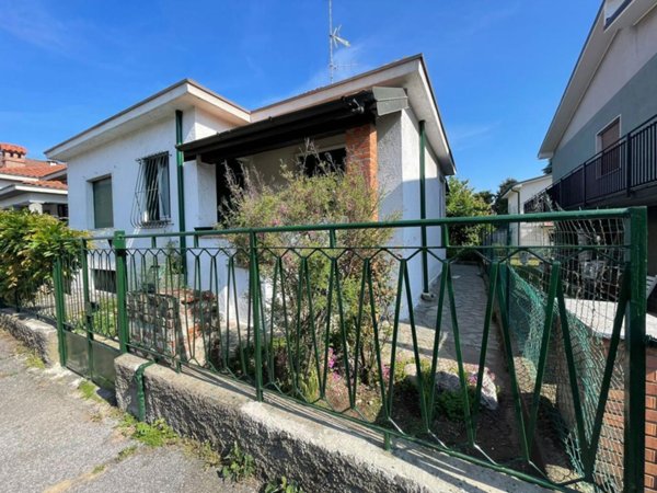 casa indipendente in vendita ad Abbiategrasso