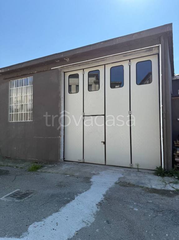 locale commerciale in vendita ad Abbiategrasso