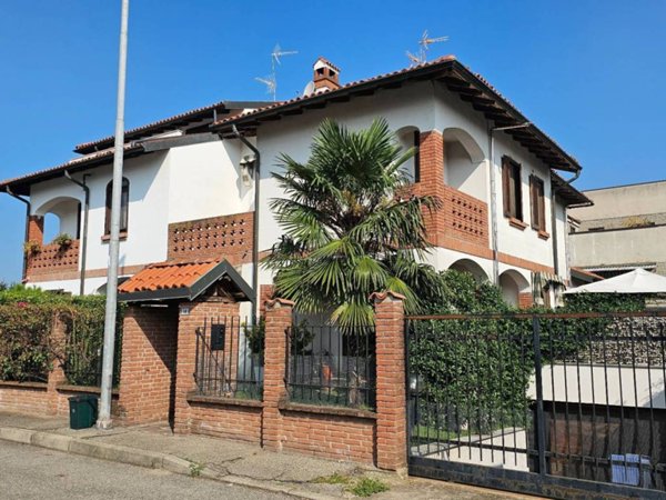 casa indipendente in vendita ad Abbiategrasso