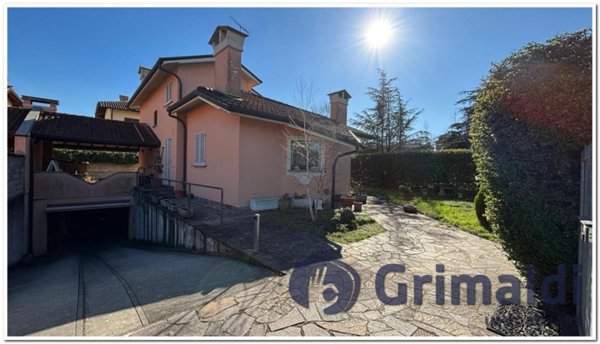 casa indipendente in vendita ad Abbiategrasso