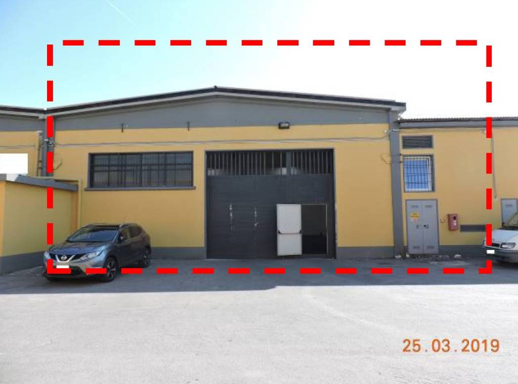 locale commerciale in vendita ad Abbiategrasso