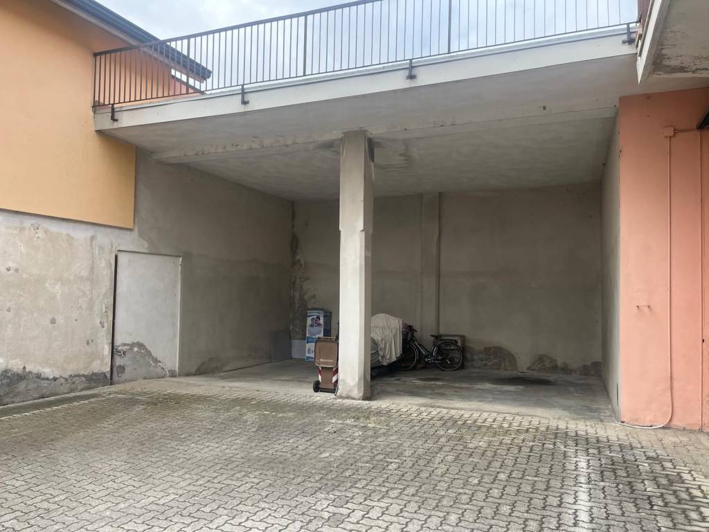 locale commerciale in vendita ad Abbiategrasso