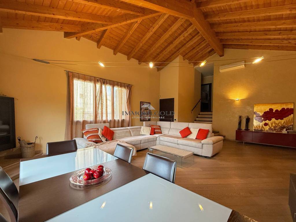 casa indipendente in vendita ad Abbiategrasso
