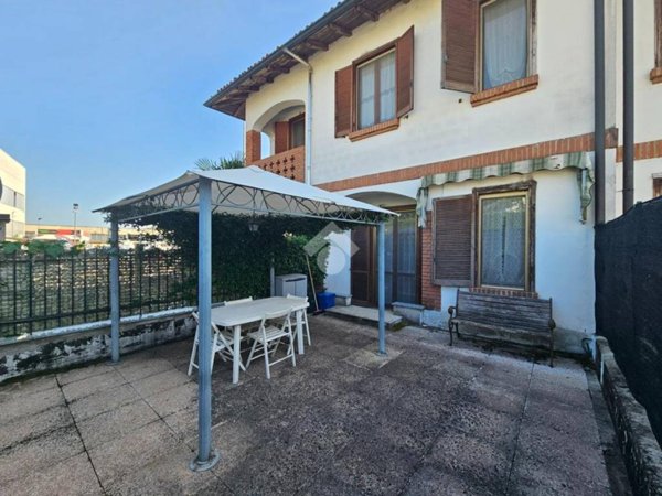 casa indipendente in vendita ad Abbiategrasso