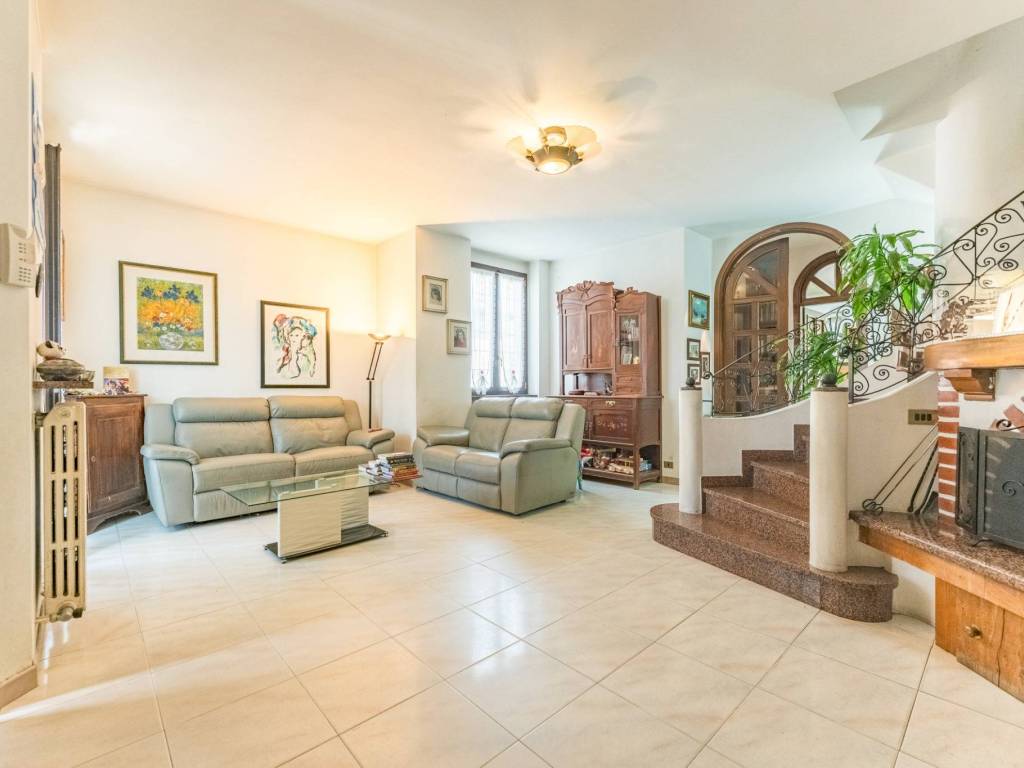casa indipendente in vendita ad Abbiategrasso in zona Castelletto