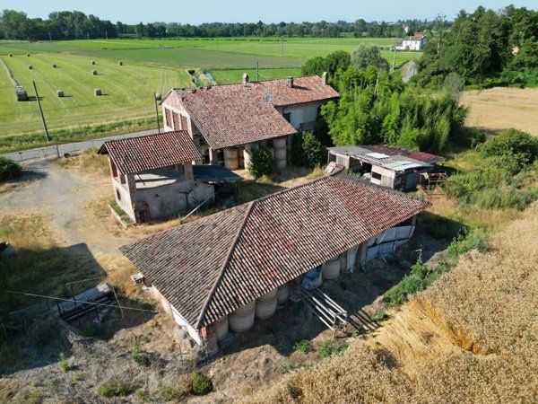 casale in vendita ad Abbiategrasso