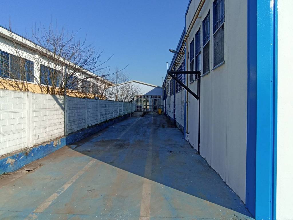 locale commerciale in vendita ad Abbiategrasso