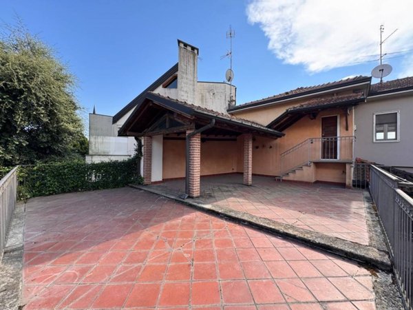 casa indipendente in vendita ad Abbiategrasso in zona Castelletto