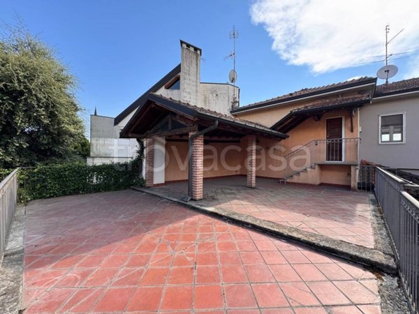 casa indipendente in vendita ad Abbiategrasso in zona Castelletto