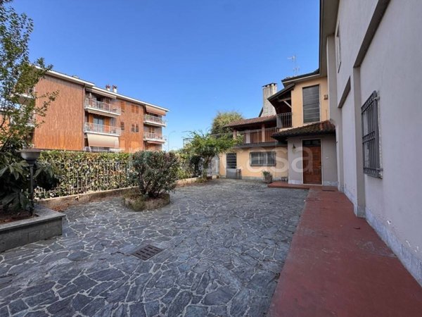 casa indipendente in vendita ad Abbiategrasso in zona Castelletto