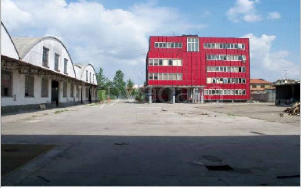 locale commerciale in vendita ad Abbiategrasso