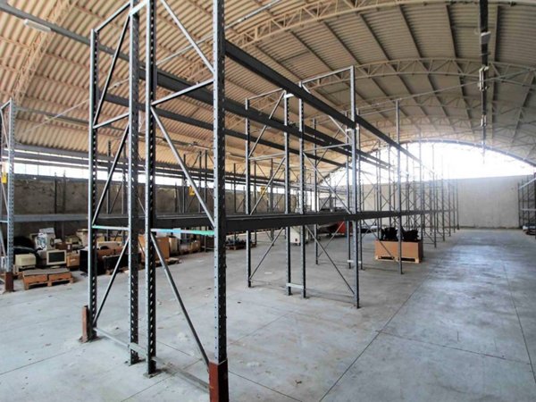 locale commerciale in vendita ad Abbiategrasso