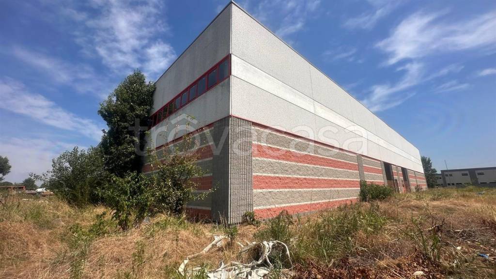 locale commerciale in vendita ad Abbiategrasso