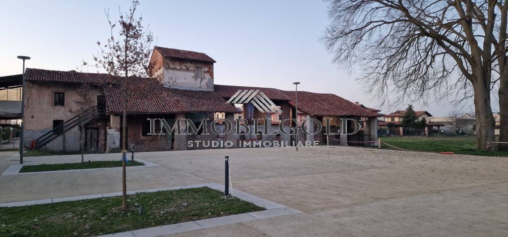 casa indipendente in vendita ad Abbiategrasso