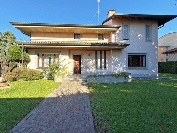casa indipendente in vendita ad Abbiategrasso