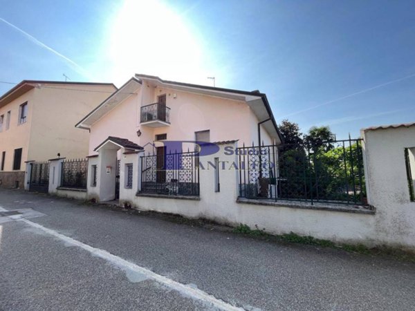 casa indipendente in vendita ad Abbiategrasso
