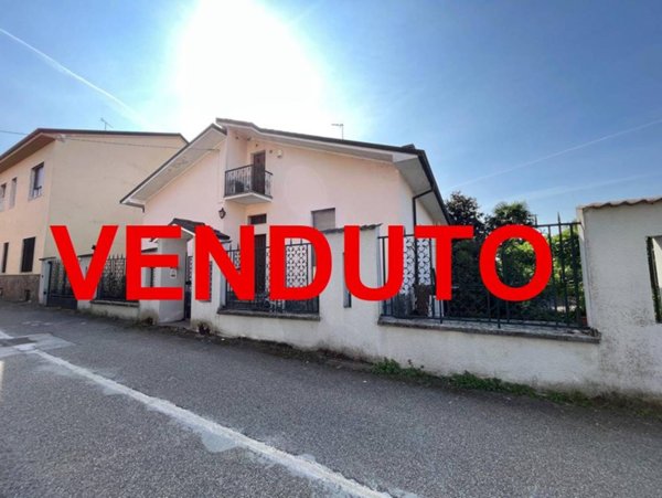 casa indipendente in vendita ad Abbiategrasso
