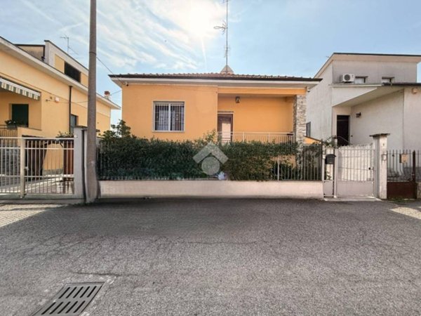 casa indipendente in vendita ad Abbiategrasso