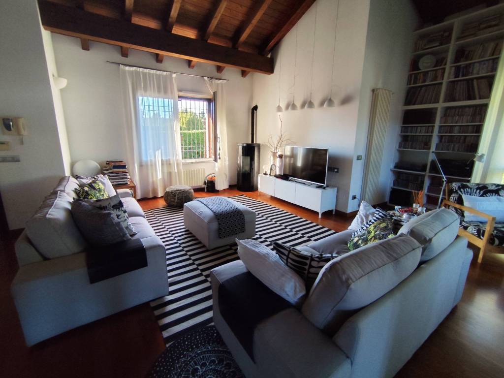 casa indipendente in vendita ad Abbiategrasso