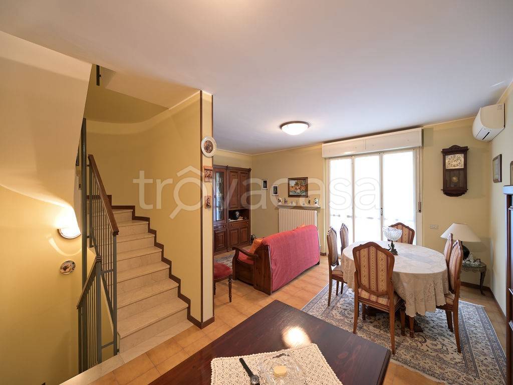 casa indipendente in vendita ad Abbiategrasso