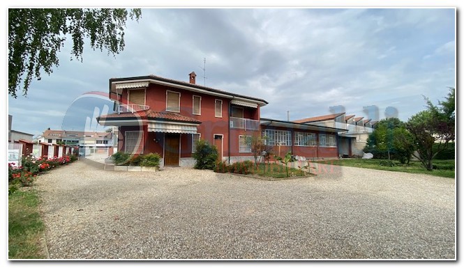casa indipendente in vendita ad Abbiategrasso