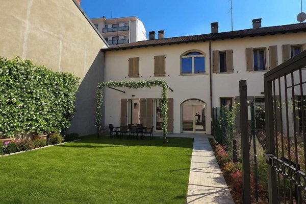 casa indipendente in vendita ad Abbiategrasso