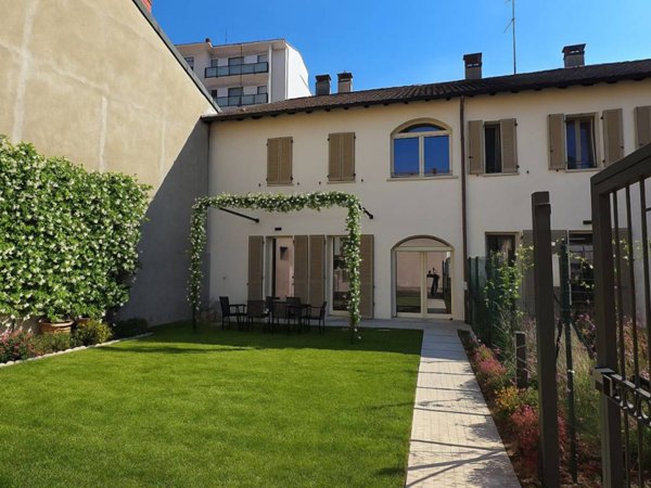 casa indipendente in vendita ad Abbiategrasso