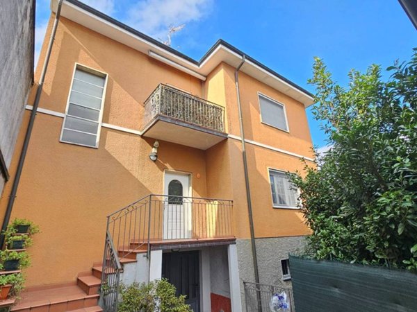 casa indipendente in vendita ad Abbiategrasso