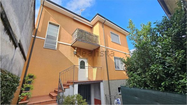 casa indipendente in vendita ad Abbiategrasso