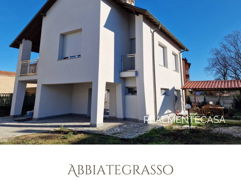 casa indipendente in vendita ad Abbiategrasso