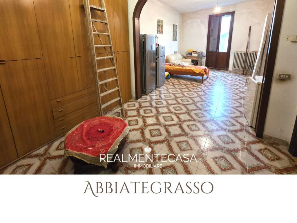 appartamento in vendita ad Abbiategrasso in zona Mendosio