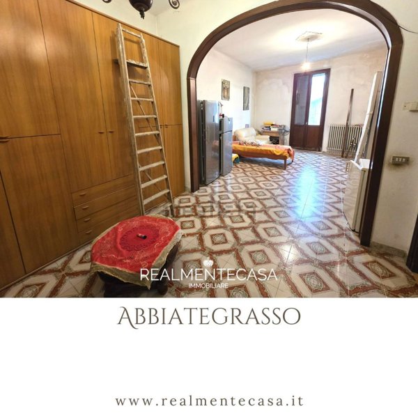 appartamento in vendita ad Abbiategrasso in zona Mendosio
