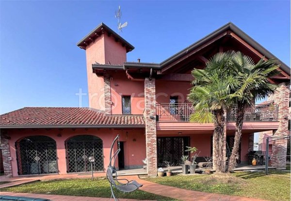 casa indipendente in vendita ad Abbiategrasso