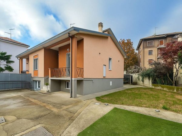 casa indipendente in vendita ad Abbiategrasso