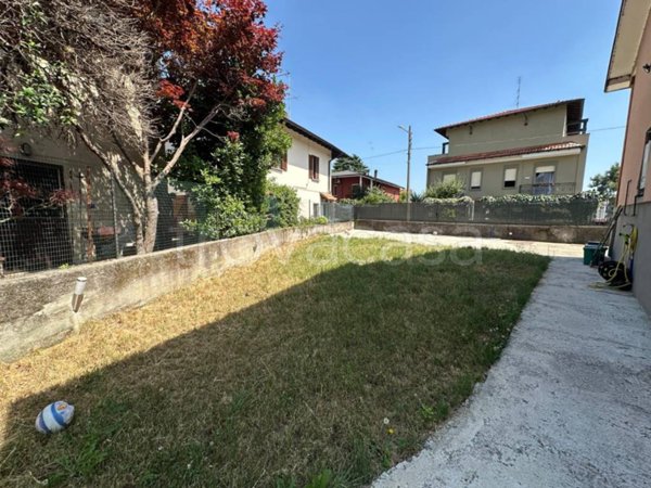 casa indipendente in vendita ad Abbiategrasso