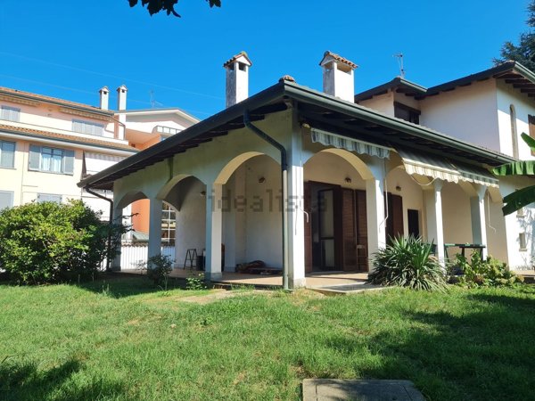 casa indipendente in vendita ad Abbiategrasso