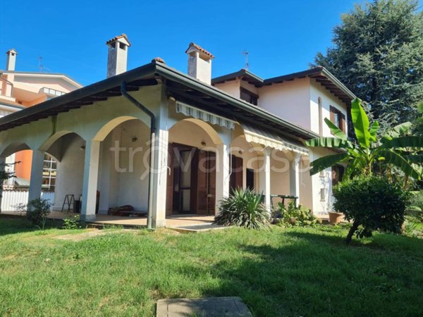 casa indipendente in vendita ad Abbiategrasso