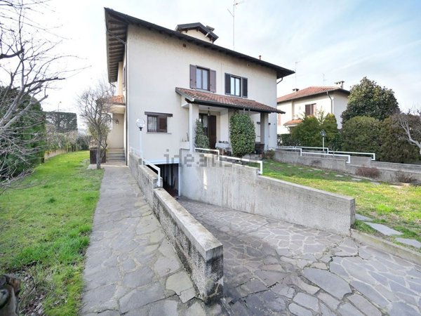 casa indipendente in vendita ad Abbiategrasso